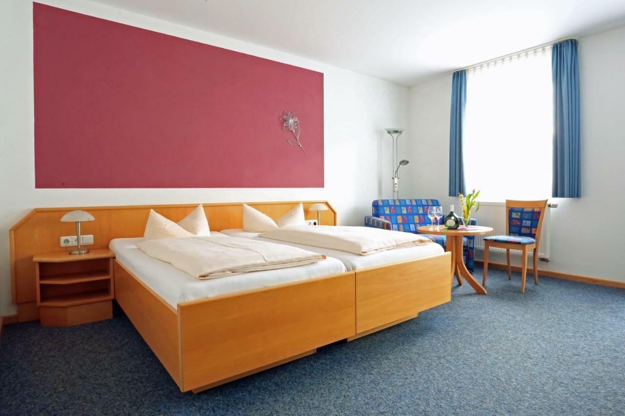 Hotel Weinstube Schwalbennest Karlstadt Exterior foto